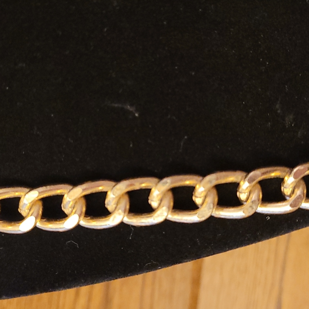 High Heel Shoe Necklace - Picture 3 of 5